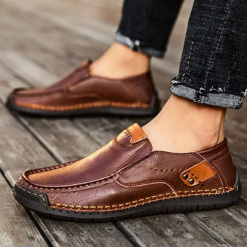 Men's Loafers Leather Hand-Stitched Casual Shoes Non-Slip Wear-Resistant Brown